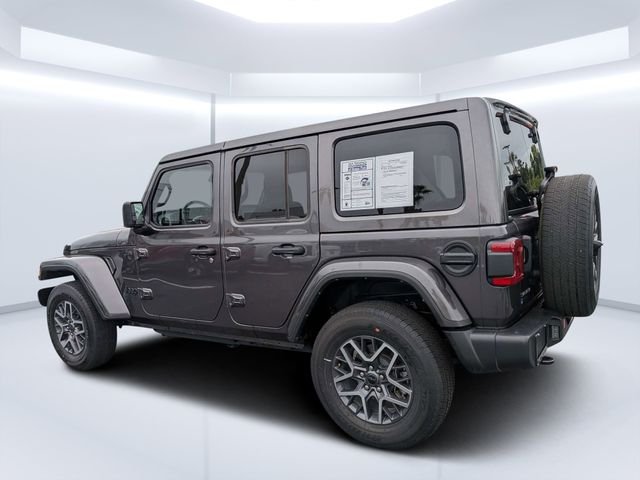 Used 2025 Gray Jeep Sahara image 5