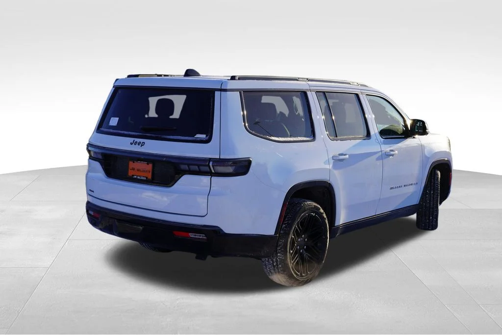 New 2026 Bright White Clear-Coat Exterior Paint Jeep Limited Reserve image 3
