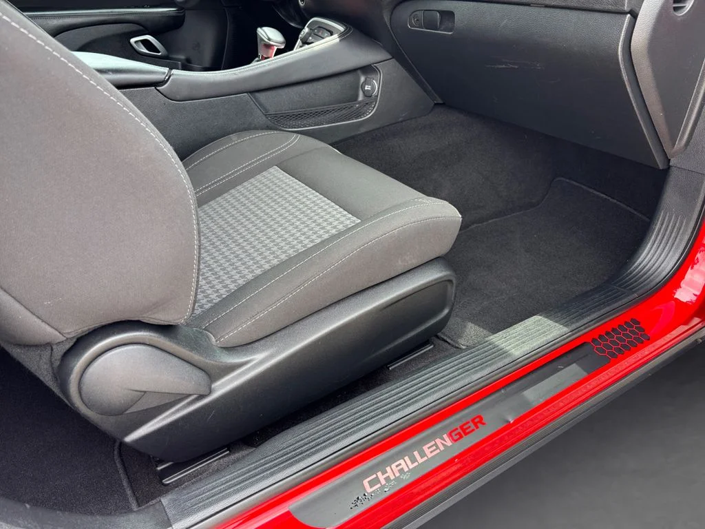Used 2020 Red Dodge SXT image 44