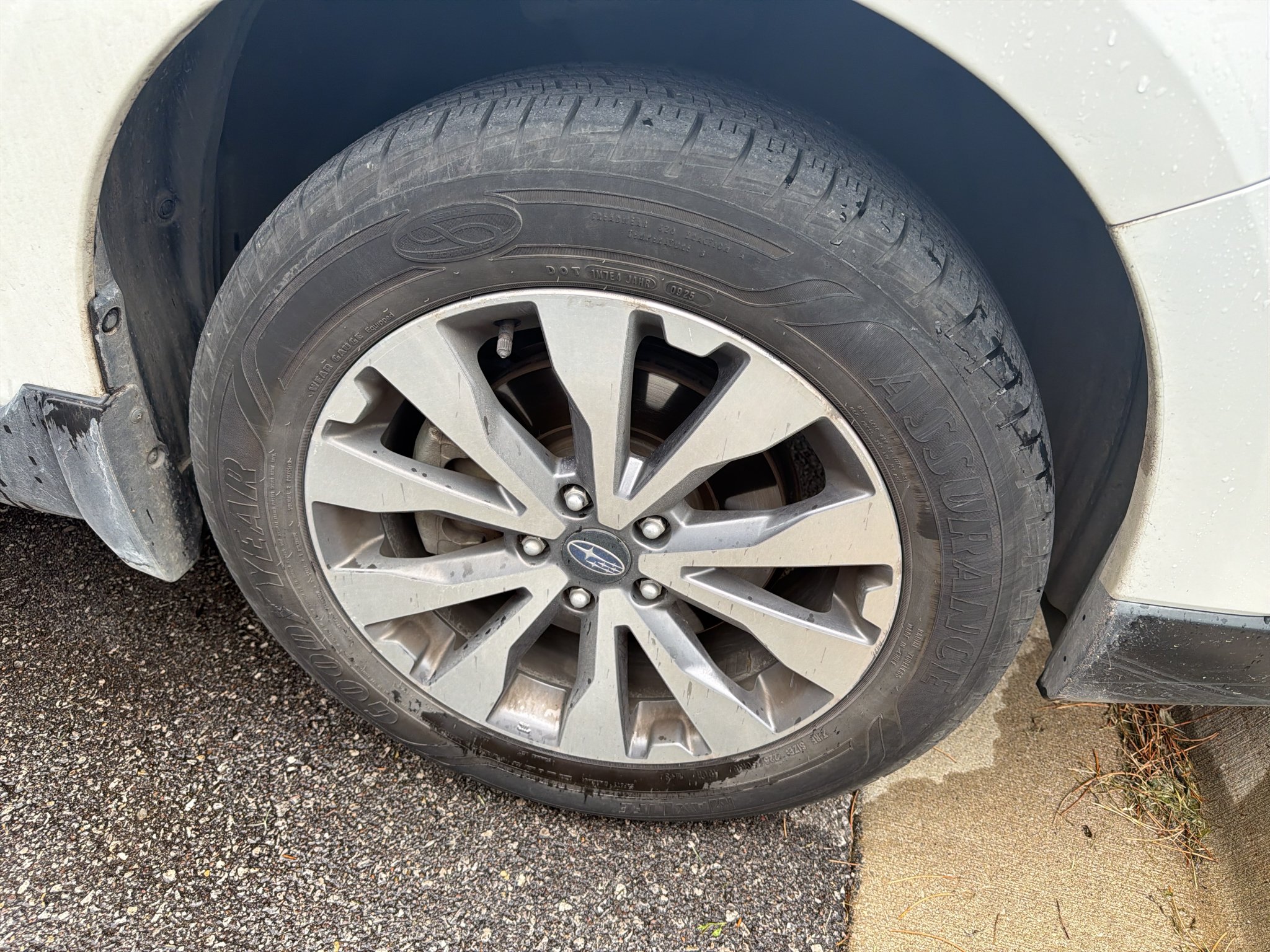 Used 2018 Crystal White Pearl Subaru Touring image 8