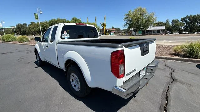 Used 2015 White Nissan S image 6