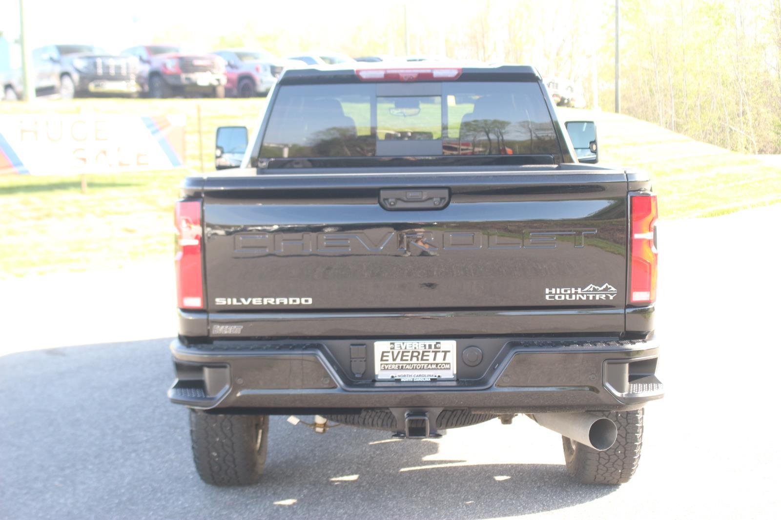 Used 2025 Black Chevrolet High Country image 6