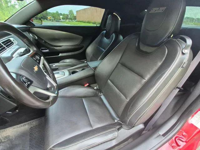 Used 2015 Red Chevrolet SS image 27