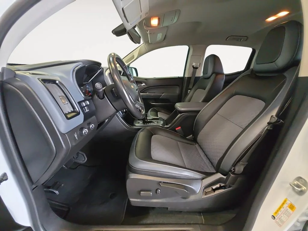 Used 2018 SUMMIT WHITE Chevrolet 4WD Z71 image 16