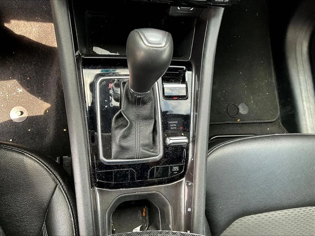 Certified Used 2024 White Jeep Latitude image 7