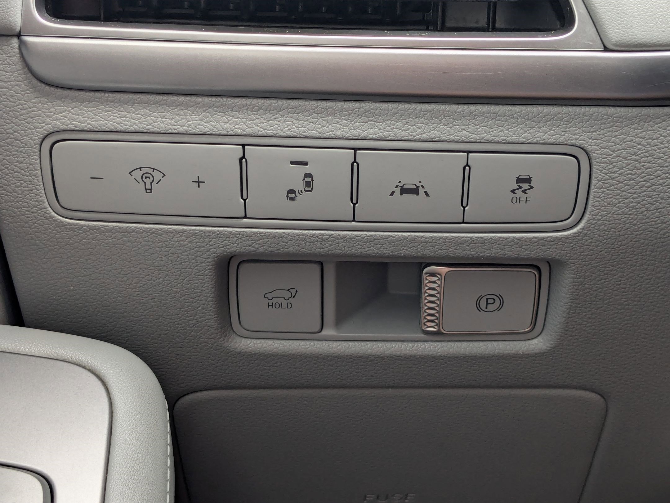 Used 2020 Hyper White Hyundai SEL image 19