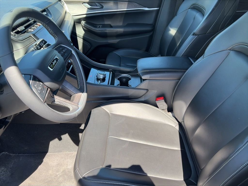 Used 2025 White Jeep Limited image 11