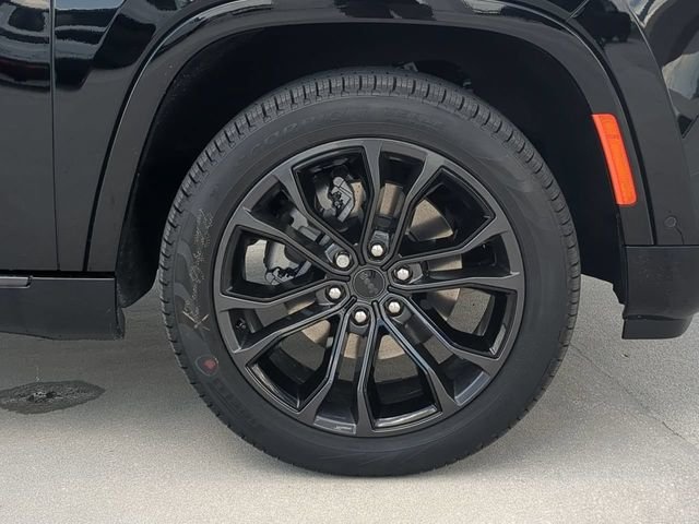 New 2026 High Gloss Black Exterior Paint Jeep Summit Reserve image 11