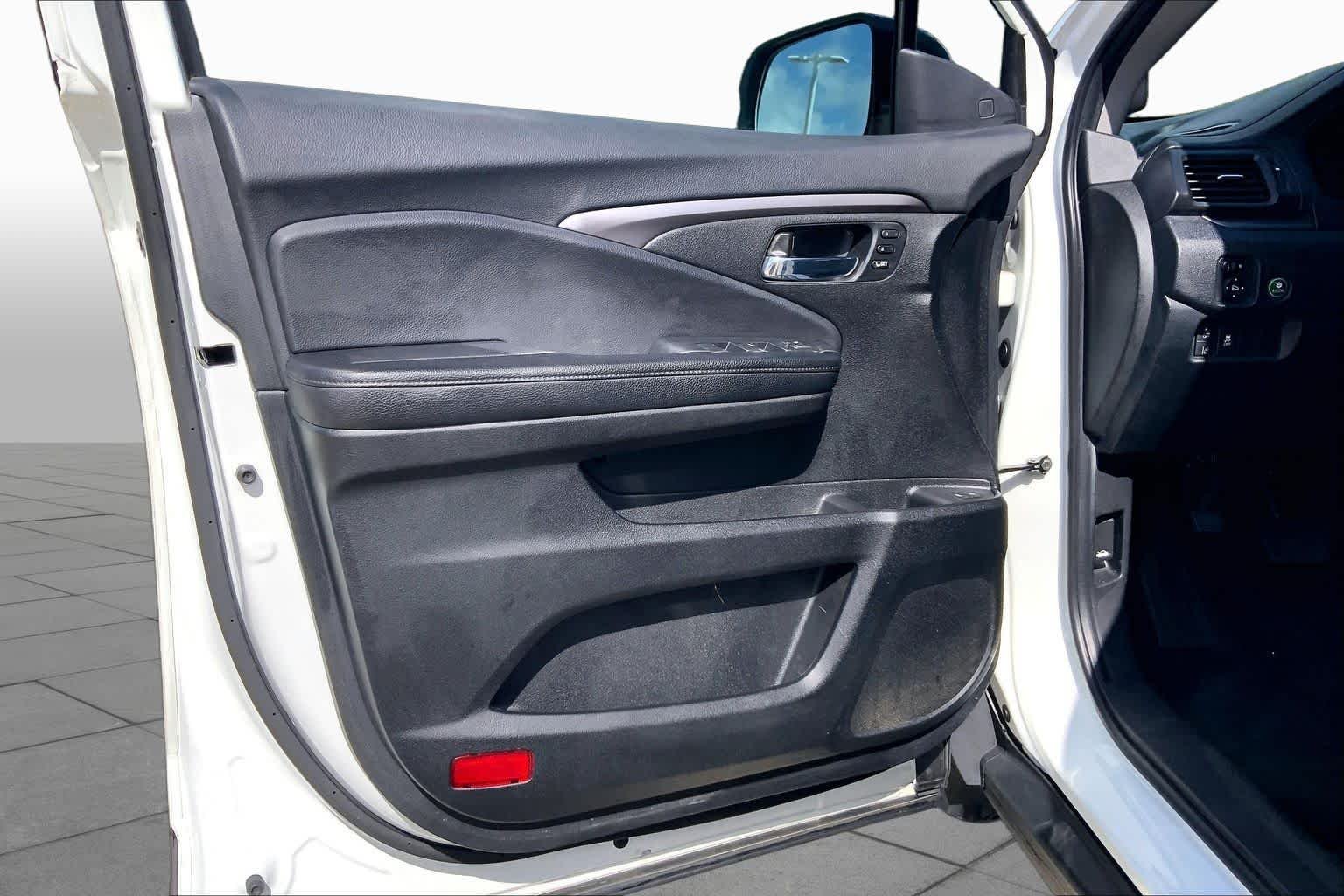 Used 2021 Platinum White Pearl Honda Special Edition image 21