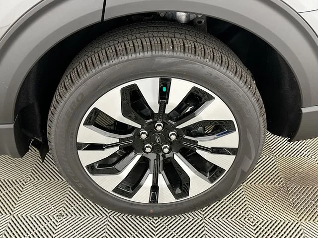 New 2026 Gray Ford Platinum image 22