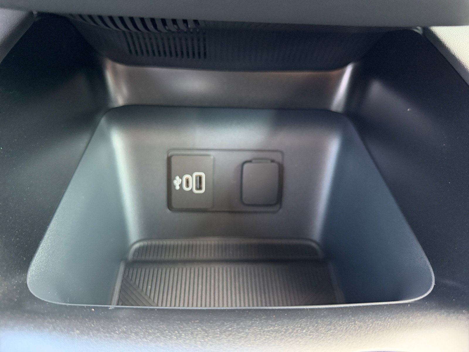 New 2026 Carbonized Gray Metallic Ford Active image 23