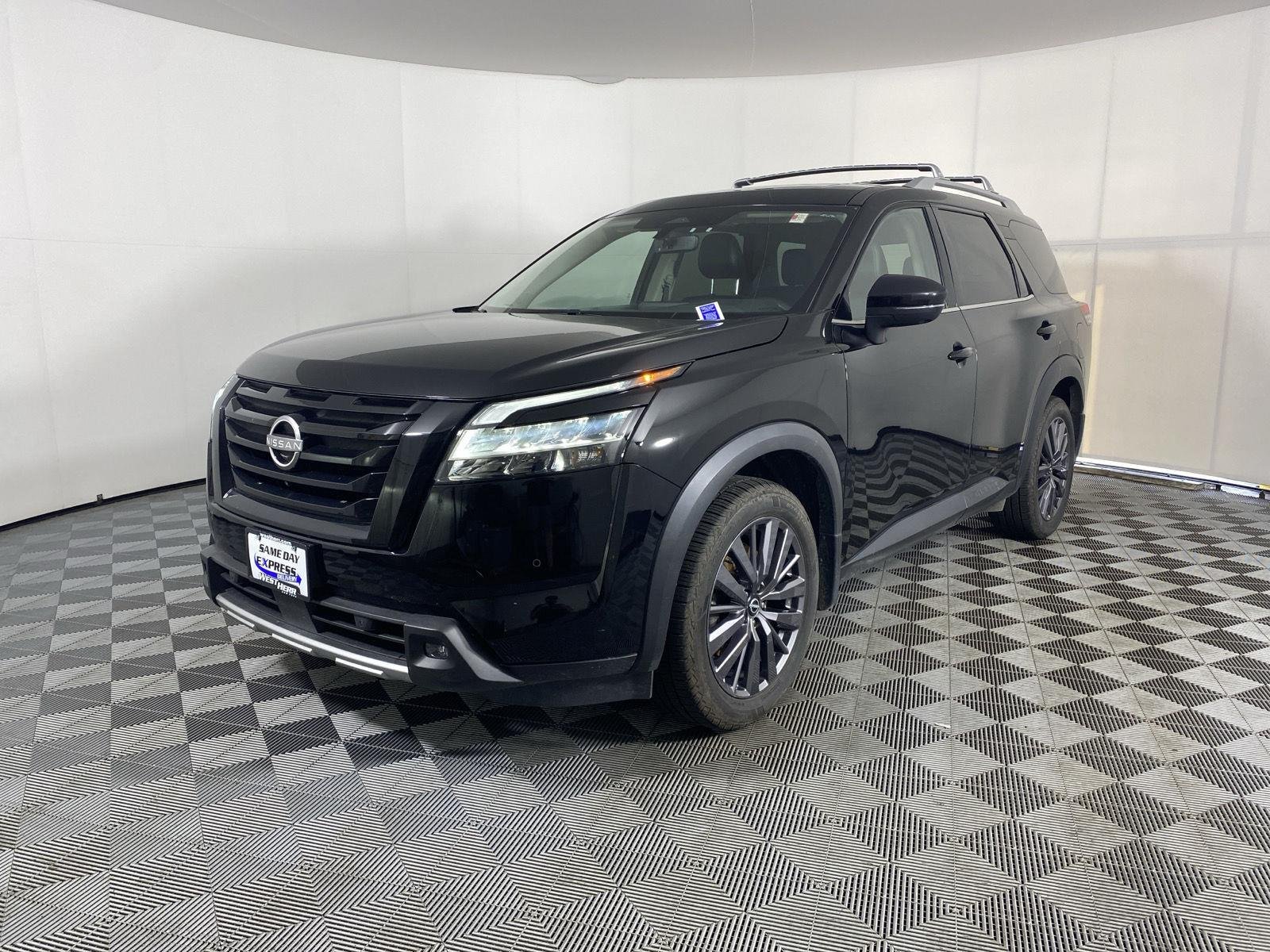 Used 2024 Super Black Nissan SL image 3
