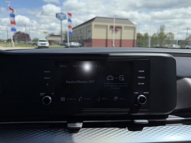 Used 2024 Red Kia LX image 22