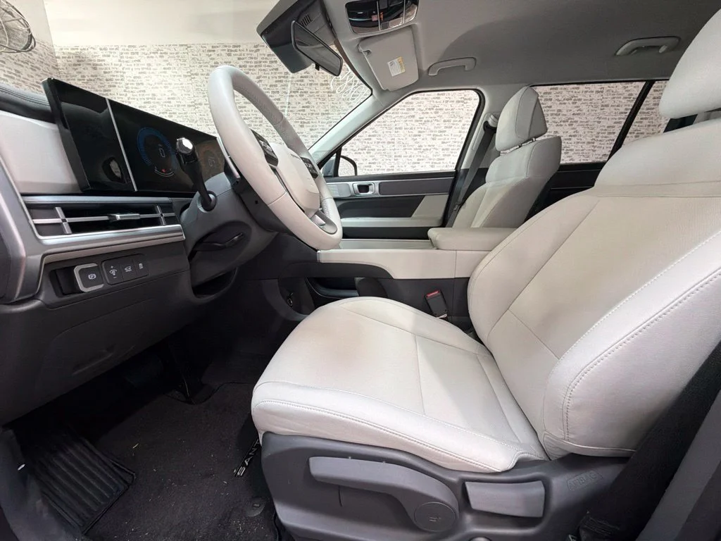 New 2027 Hampton Gray Hyundai SE image 26
