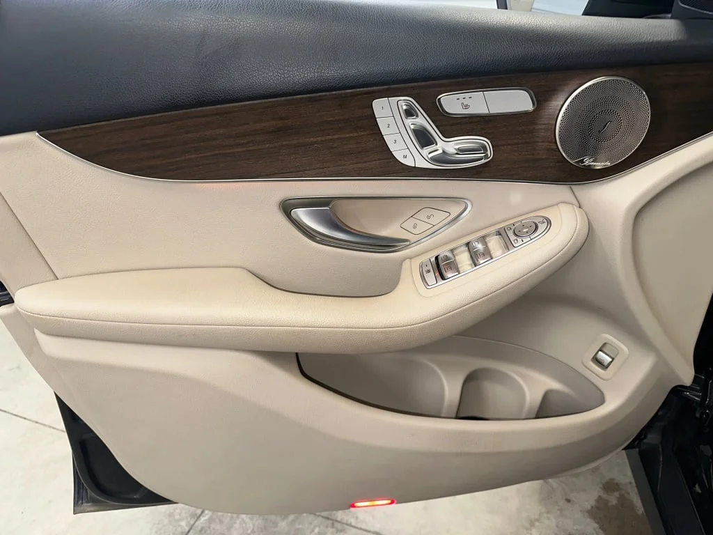 2021 Mercedes-Benz GLC GLC300 - Photo 8