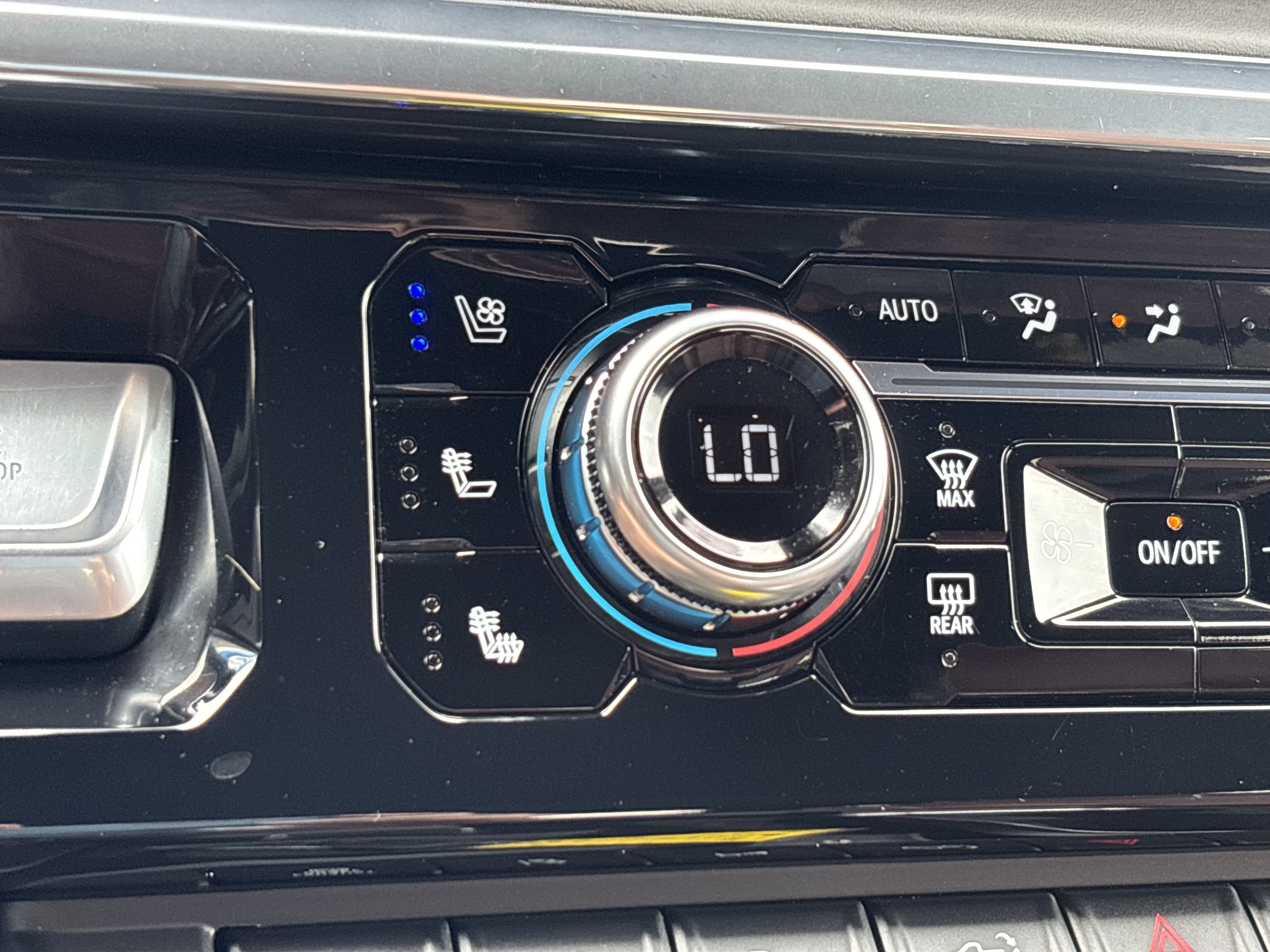Used 2025 Sterling Metallic GMC Denali Ultimate image 42