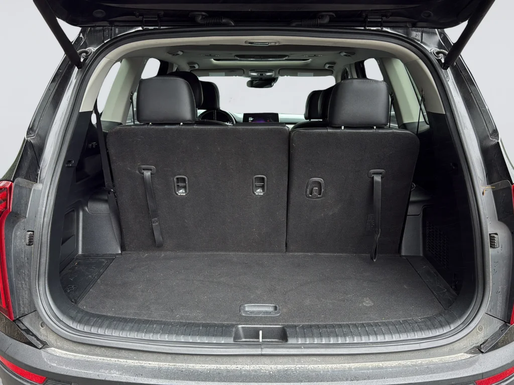 Used 2022 Black Kia EX image 39