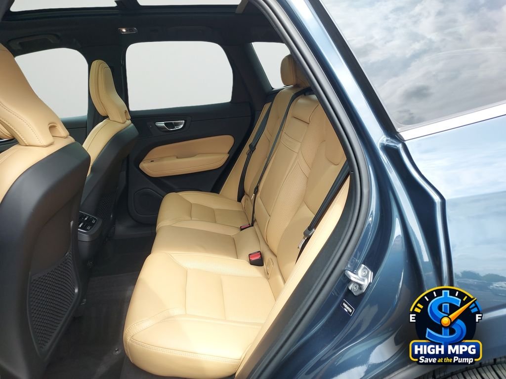 Used 2021 Blue Volvo T5 Inscription image 32