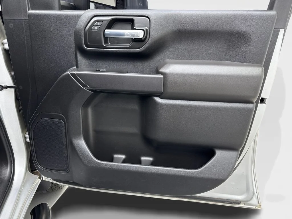 Used 2022 Silver Chevrolet Custom image 47