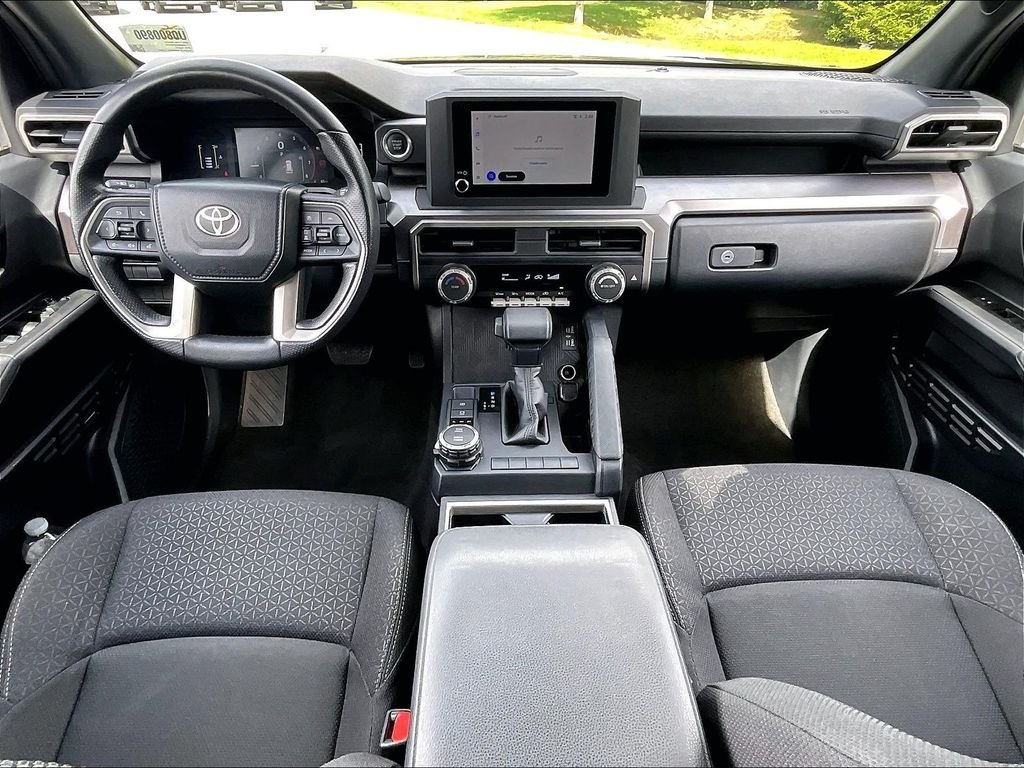 Used 2025  Toyota SR5 image 21