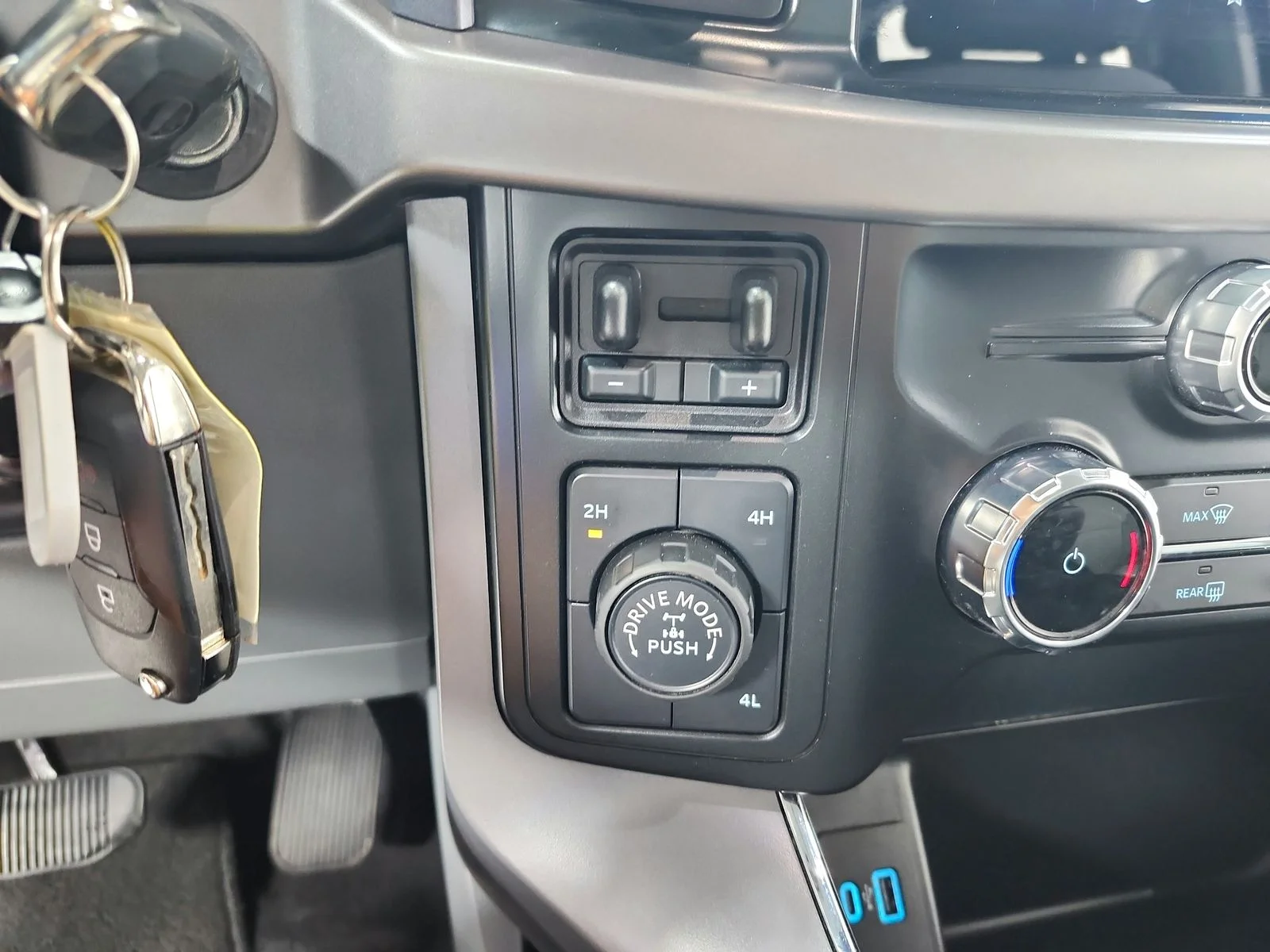 Used 2024 White Ford XLT image 26