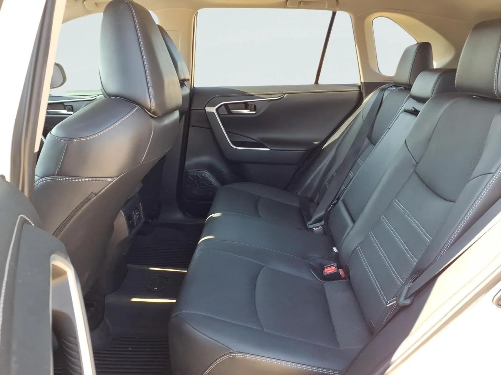 Used 2023 Wind Chill Pearl Toyota Limited image 11