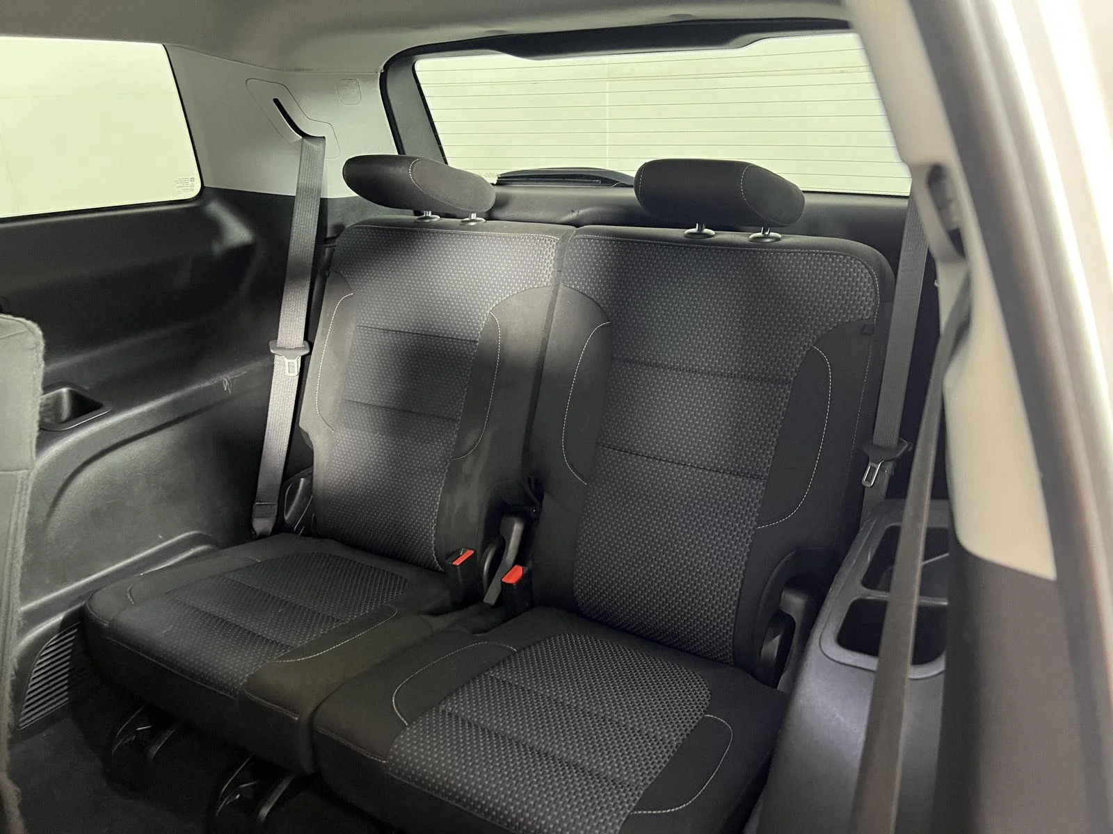 Used 2020 SUMMIT WHITE GMC SLE image 25