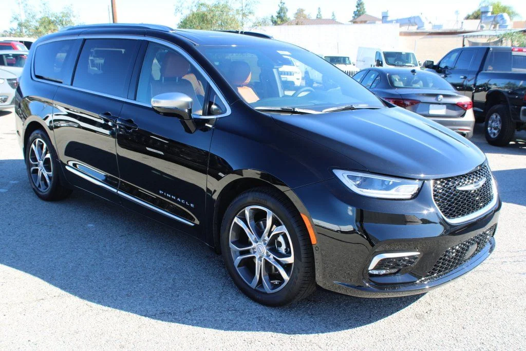 2026 Chrysler Pacifica Pinnacle - Photo 3
