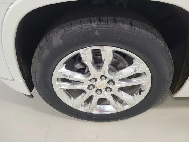 Used 2020 Iridescent Pearl Tricoat Chevrolet High Country image 45