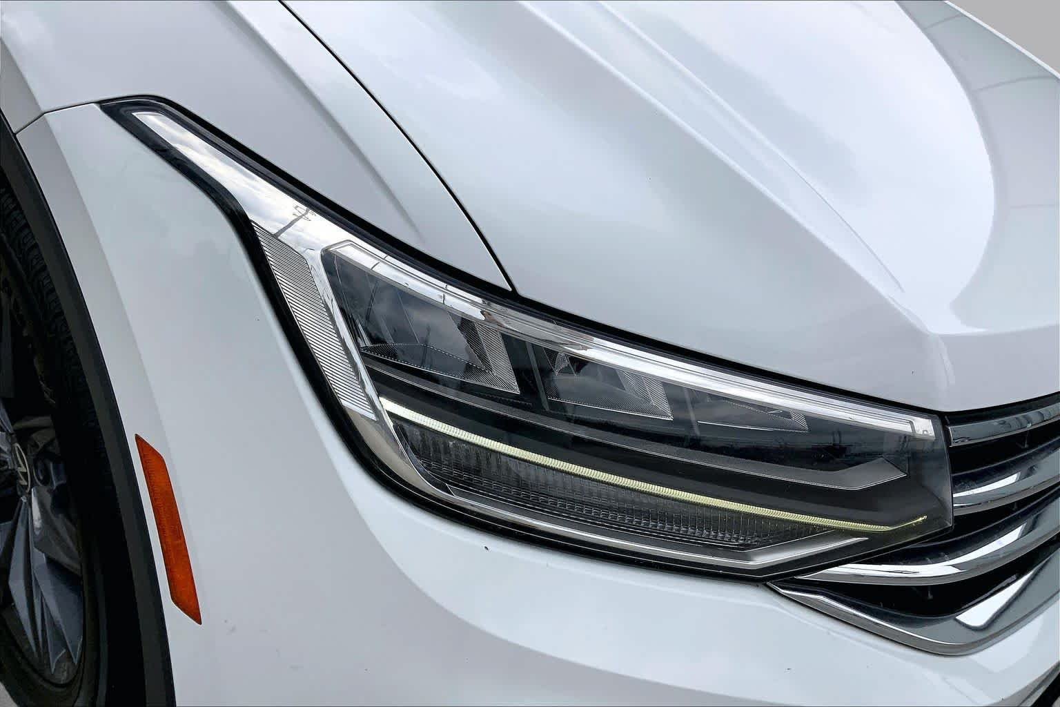 Used 2022 Pure White Volkswagen SE image 51
