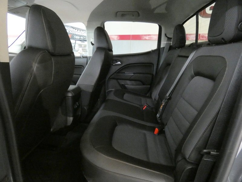 Used 2022 GRAY GMC 4WD Crew Cab 128" AT4 w/Cloth image 18