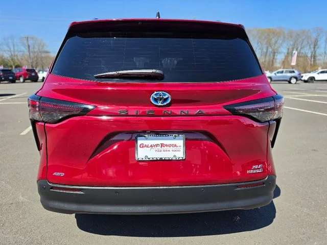 2023 Toyota Sienna XLE - Photo 6