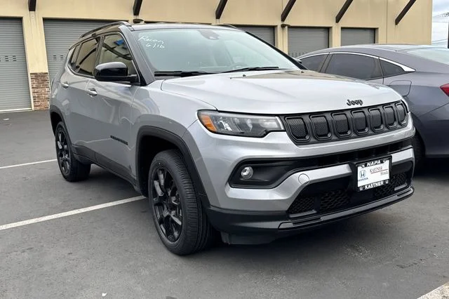 Used 2022 Billet Silver Metallic Jeep Latitude image 2