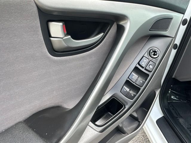 Used 2016 White Hyundai SE image 14