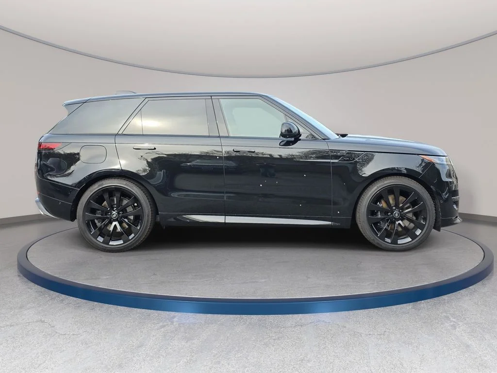New 2025 Santorini Black LAND ROVER Dynamic SE image 4