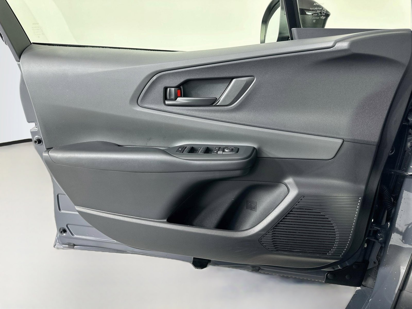 2026 Toyota Prius LE - Photo 23