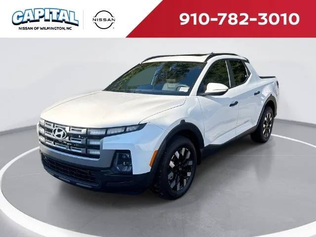 Used 2025 White Hyundai SEL image 1