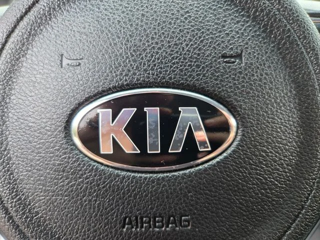 Used 2018 White Kia EX image 34
