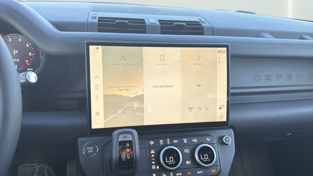 New 2026 Woolstone Green Land Rover X-Dynamic SE image 22