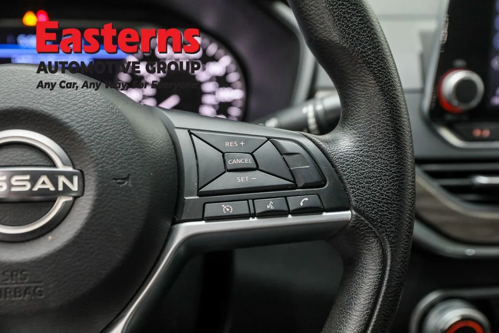 Used 2023 Red Nissan 2.5 SV image 16