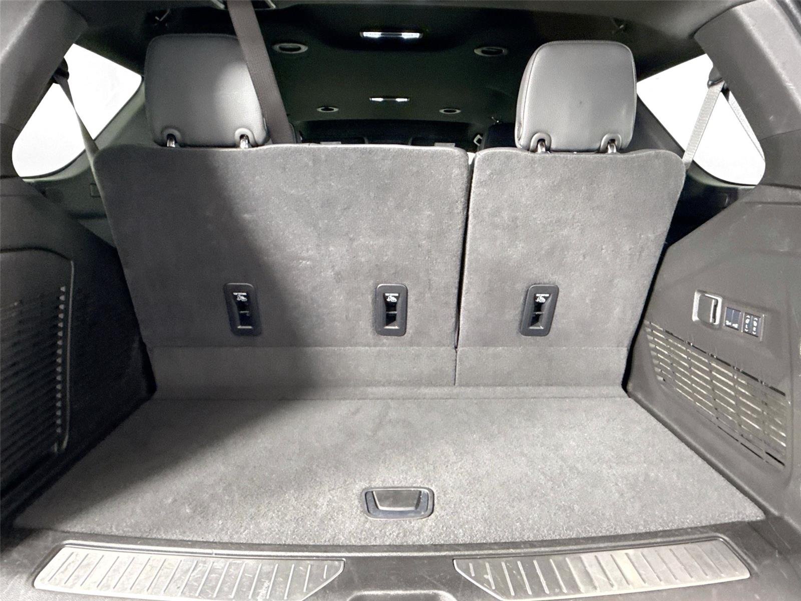 Used 2025 Onyx Black GMC Denali image 39