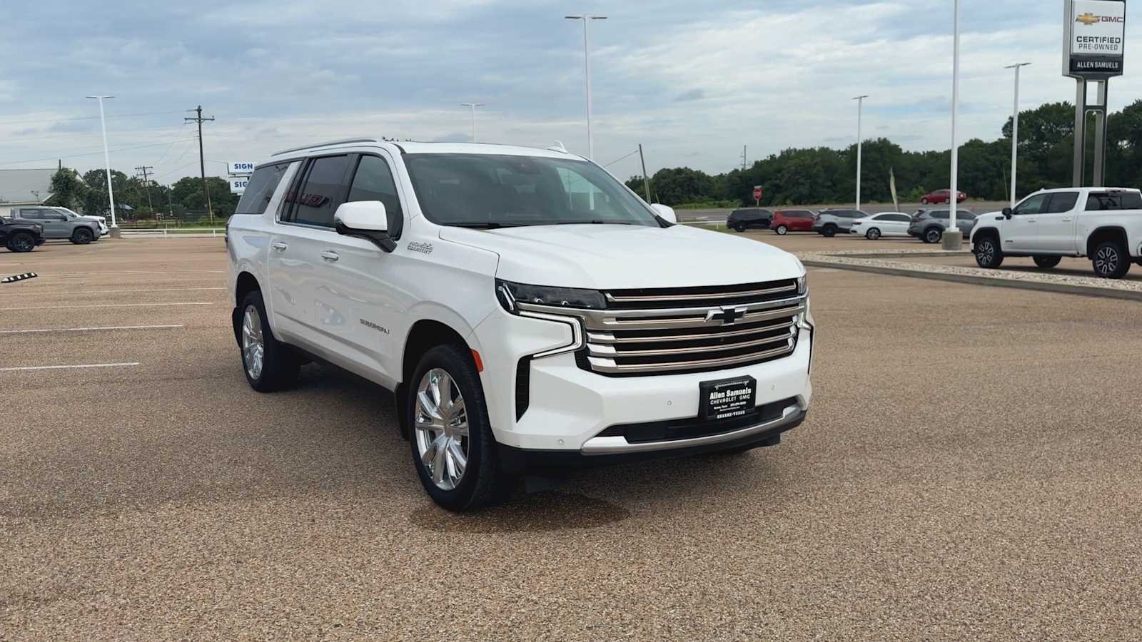 Used 2023 Summit White Chevrolet High Country image 3