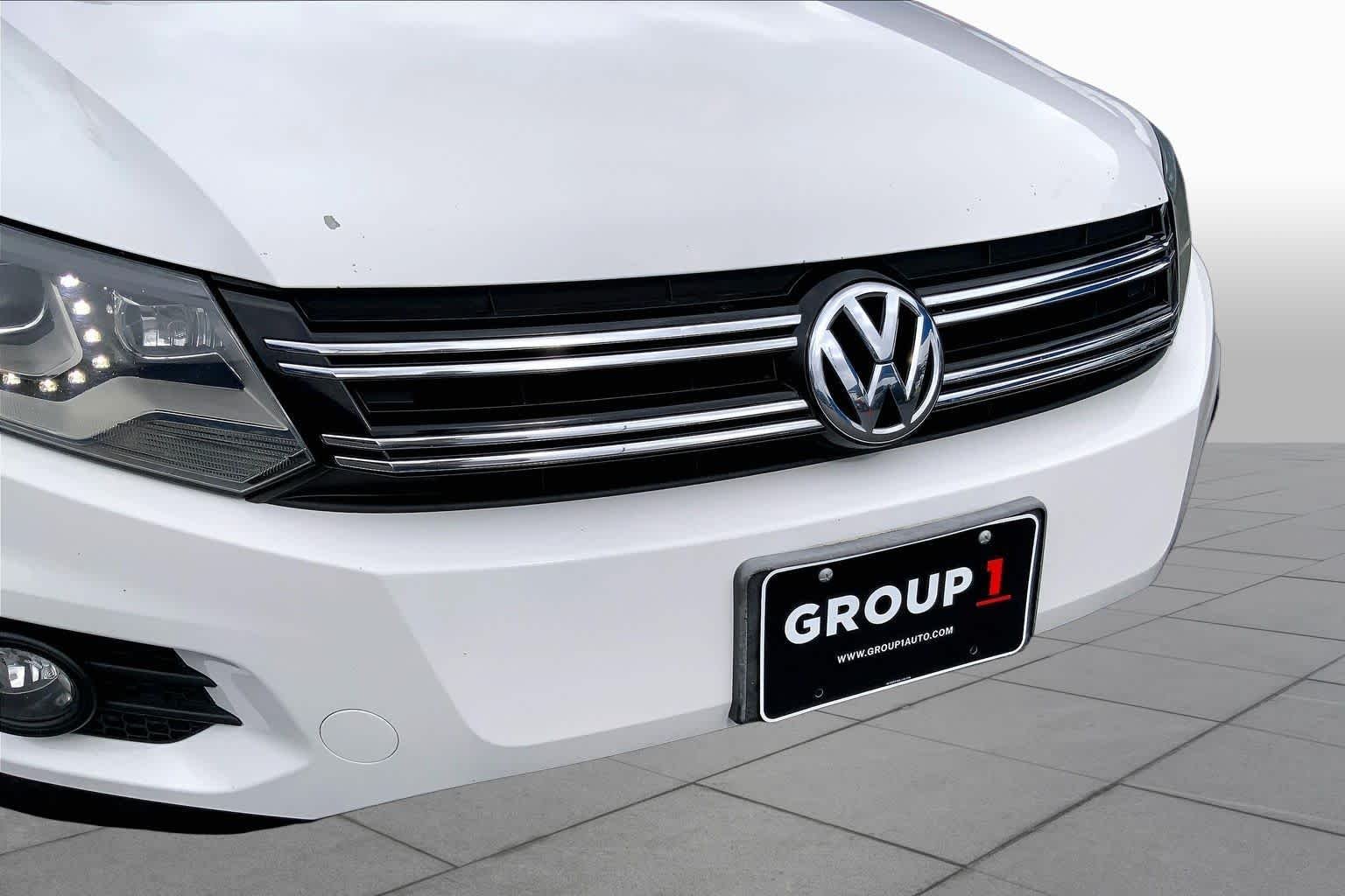 Used 2012 Candy White Volkswagen SEL image 29