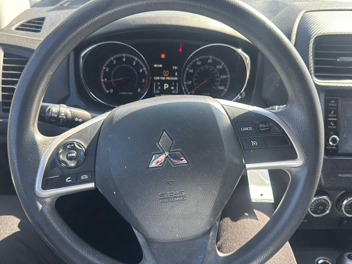 Used 2018 Diamond White Pearl Mitsubishi LE 2.0 image 11