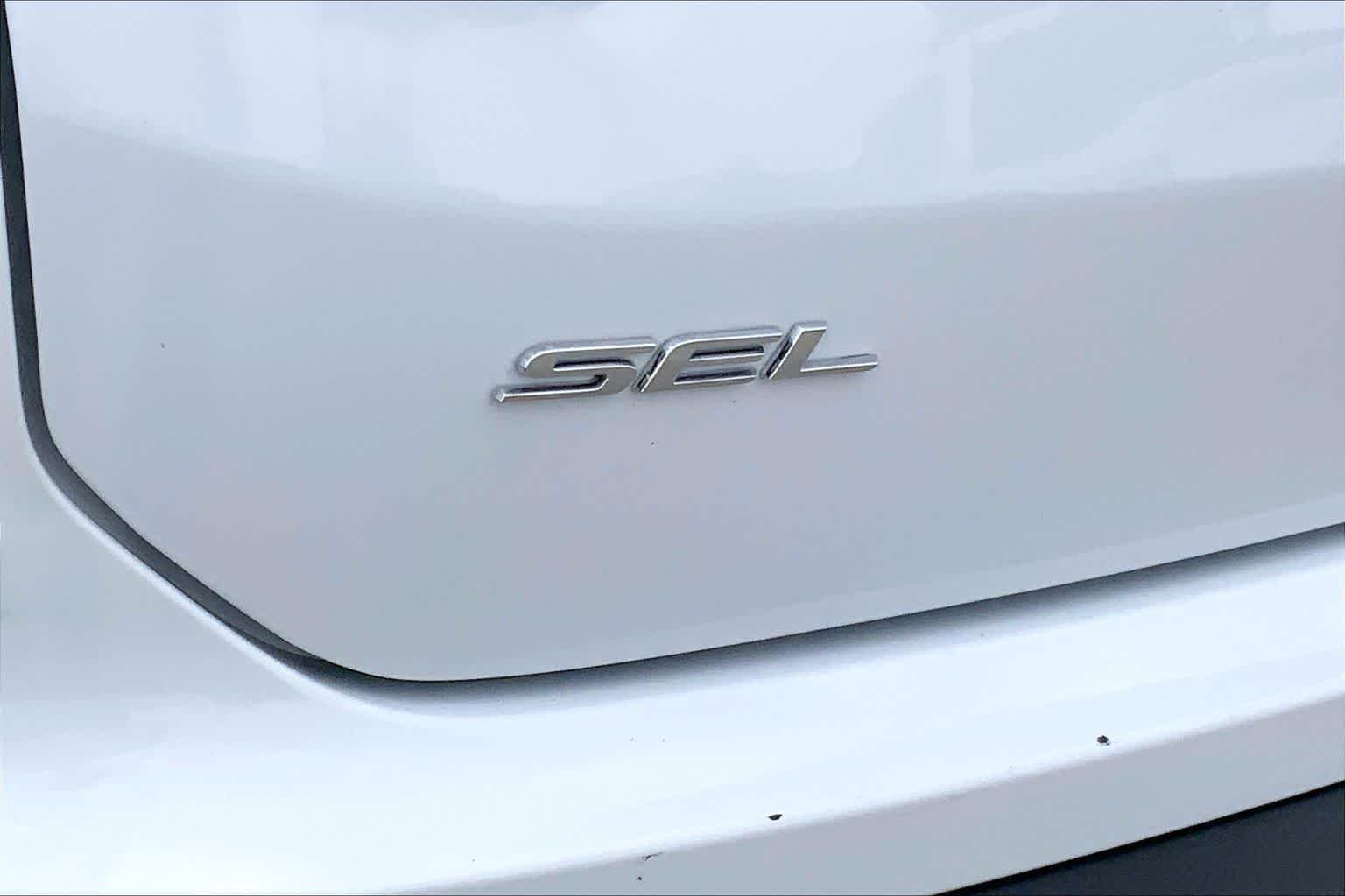 Certified Used 2024 Oxford White Ford SEL image 9