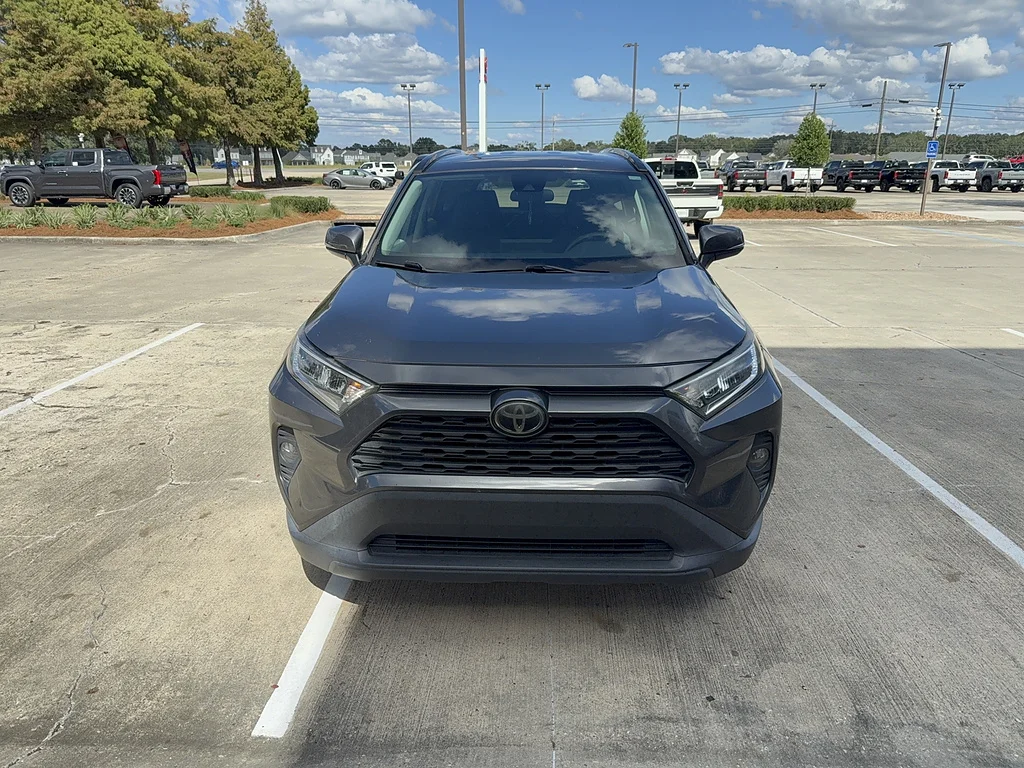 Used 2020 GRAY Toyota XLE image 2