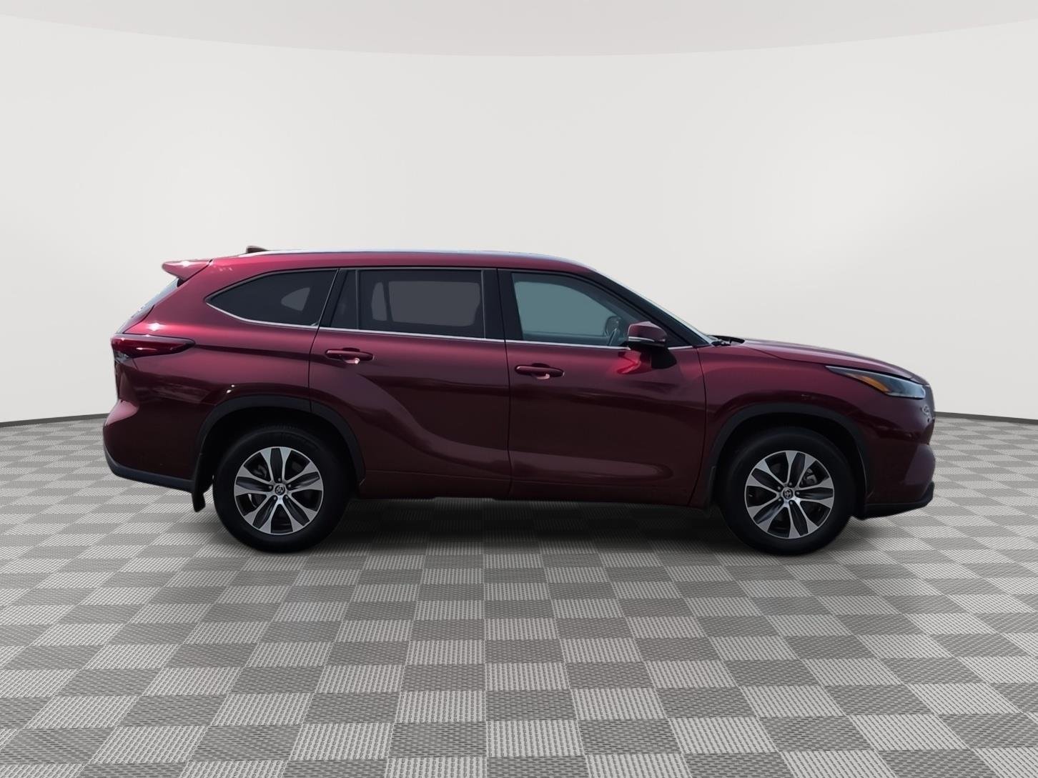 Used 2021 Ruby Flare Pearl Toyota XLE image 25