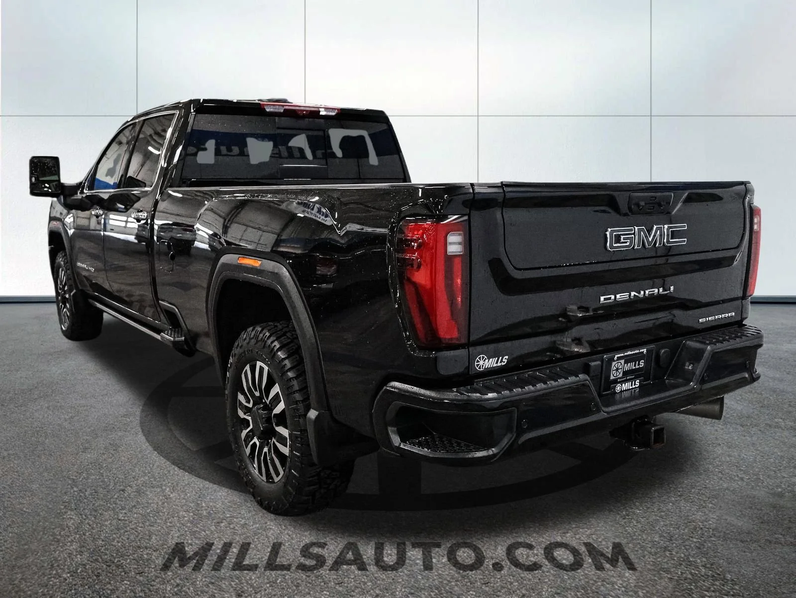 Certified Used 2025 Onyx Black GMC Denali Ultimate image 5