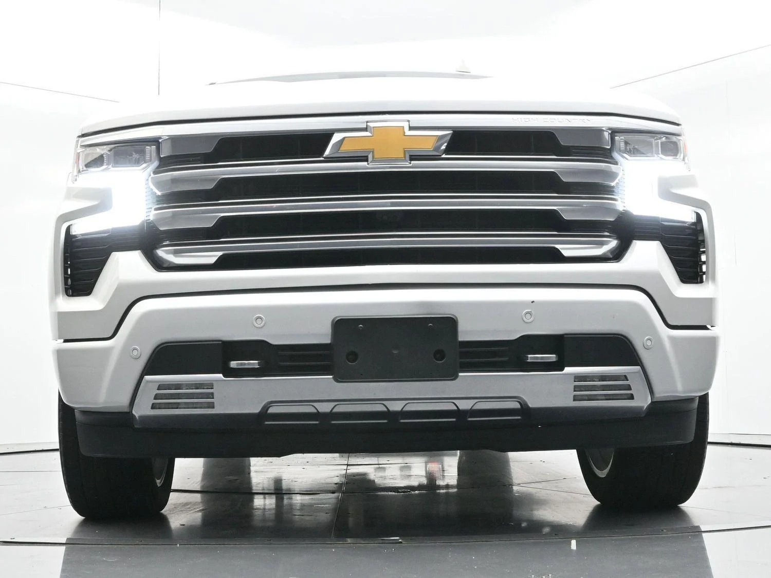 Used 2024 Iridescent Pearl Tricoat Chevrolet High Country image 47