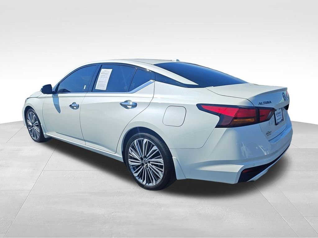 Used 2025 White Nissan 2.5 SL image 3